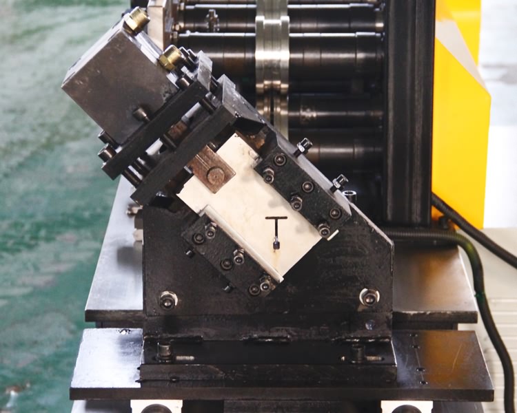 T ქსელის მსუბუქი ფოლადის keel Roll ფორმირება machine21