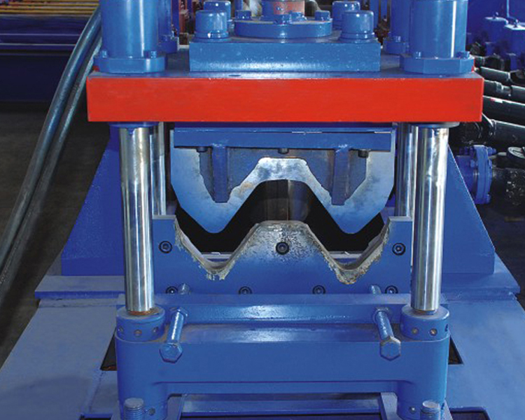 Metal Sheet Highway Guardrail Roll Forming Machine2