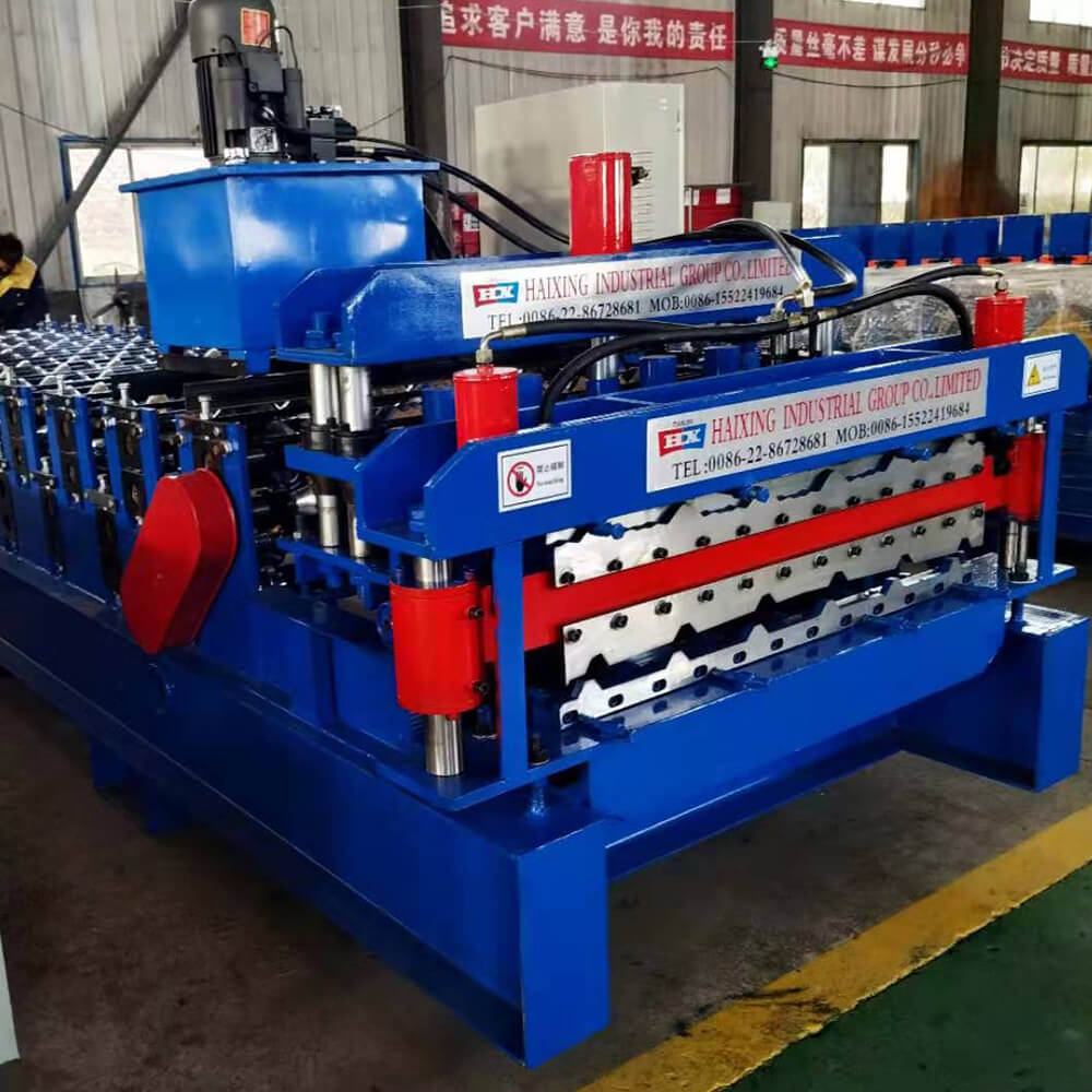 Color steel tile roll forming machine uses advanced automatic control software to achieve production information management