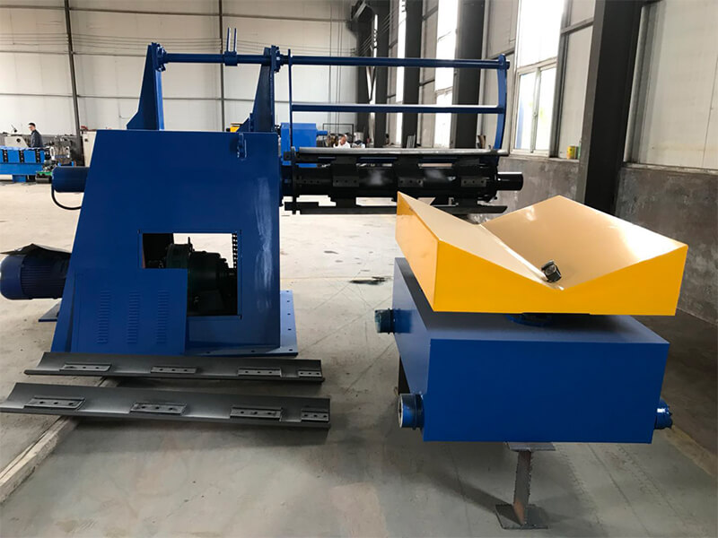 Hydraulic re-decoiler with coil car