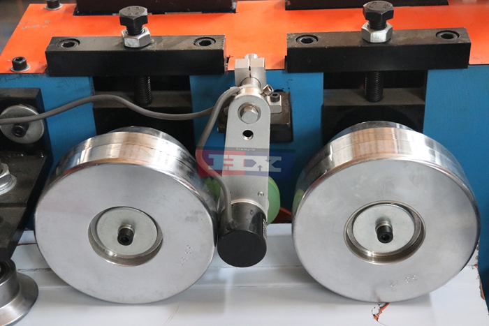 Haixing metal roof sheet making machine using precision cold roll forming technology