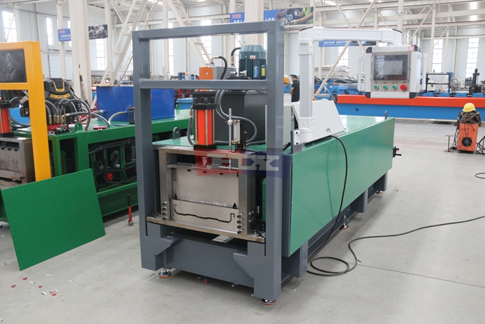 Haixing aluminum magnesium manganese KR18 roofing panel forming machine