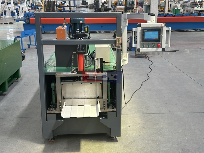 Haixing KR18 standing seam panel forming equipment for metal roofing manufacturers