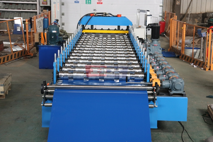 Haixing automatic glazed tile roll forming machine for decorative roofing sheets
