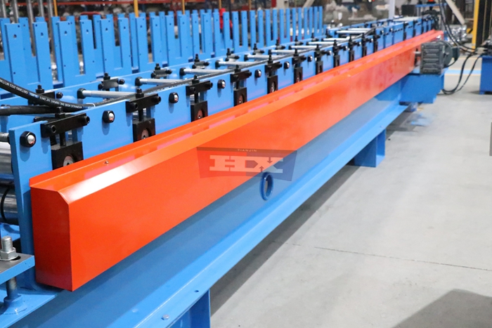 Haixing customized C purlin machine with optional hole punching for steel connections