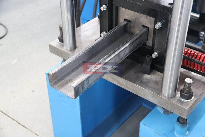 Haixing C purlin production machine with progressive steel roll forming process