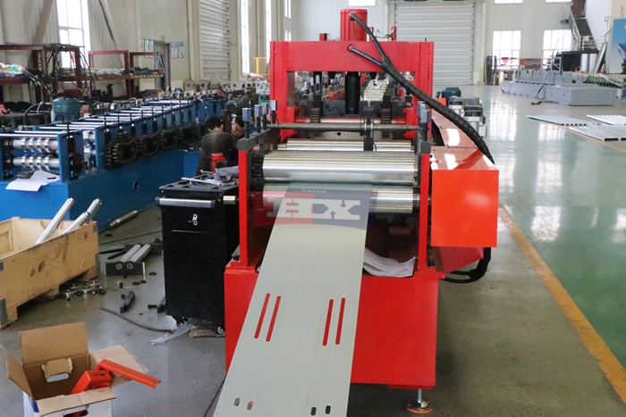 Haixing PLC controlled automatic C purlin forming machine with integrated production functions