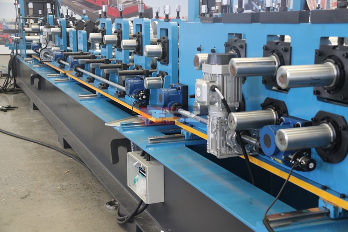Haixing automatic C Z purlin forming equipment with adjustable structural steel profile production