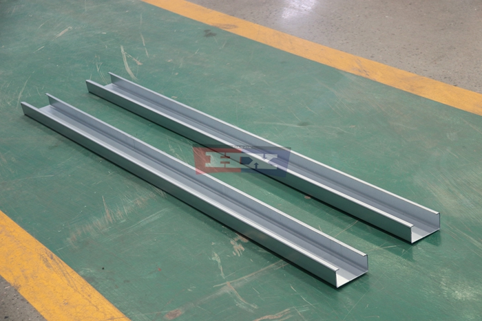 Haixing automatic size adjustable C U purlin forming machine for different steel section dimensions