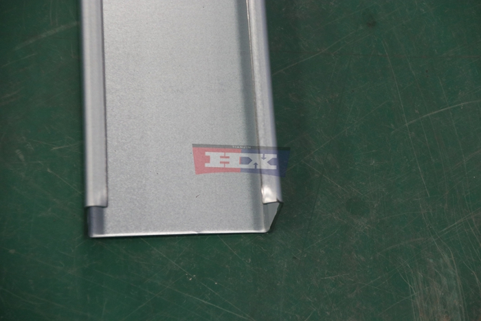 Haixing C Z steel purlin manufacturing line for automated cold roll forming production