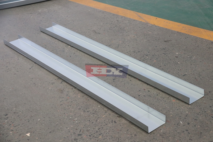 Haixing automatic C Z steel purlin production line with progressive roll forming system