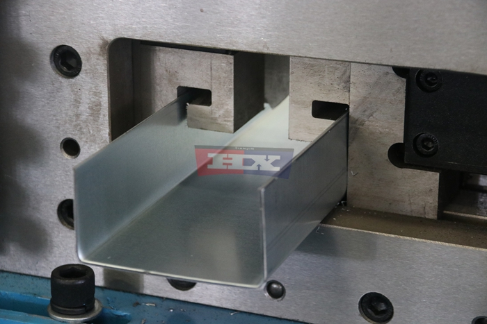 Haixing automatic C U steel purlin and channel manufacturing production line