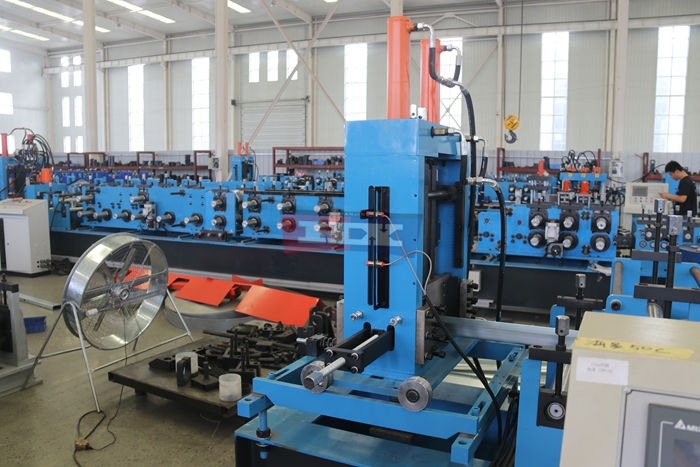 Haixing customized C U steel purlin forming machine with automatic size adjustment