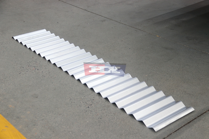 Haixing roofing sheet roll forming machine for construction applications