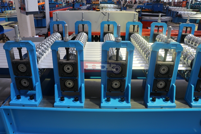 Haixing metal roofing roll forming equipment for construction suppliers