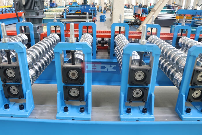 Haixing roof panel forming machine for continuous production