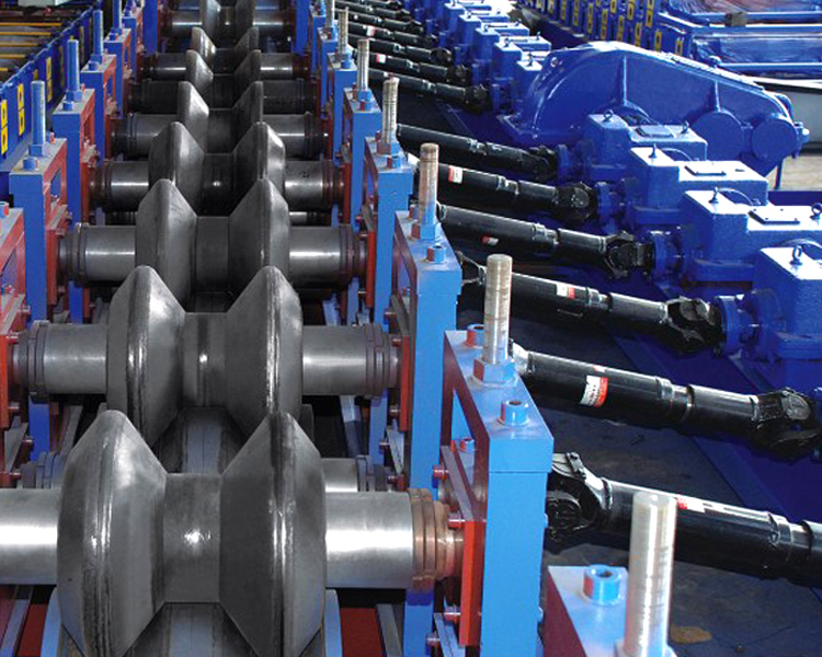 Metal Sheet Highway Guardrail Roll Forming Machine1