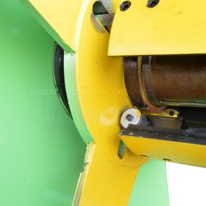 Coil Automated Decoiler Working In Steel Coil Cutting Line