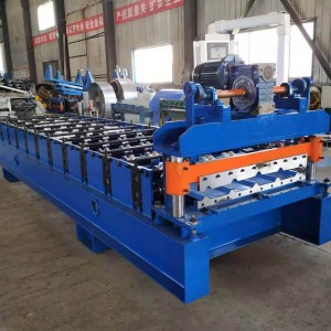 Color metal sheet rolling machine for roof