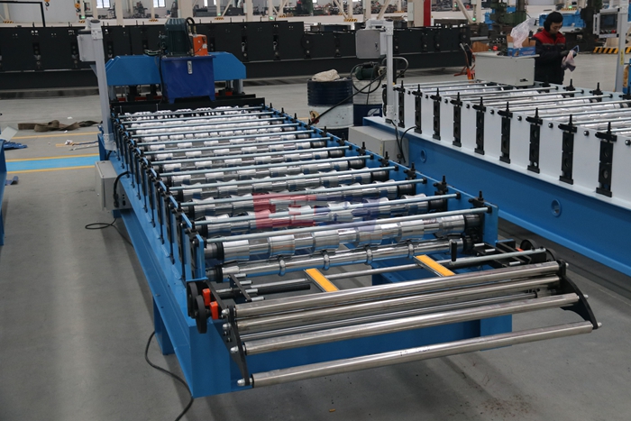 Haixing glazed steel roofing sheet making machine for customized roof tile profiles