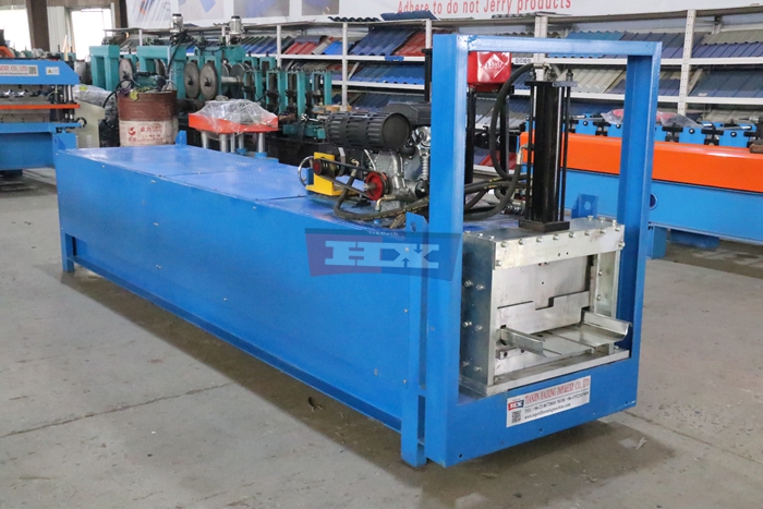 Haixing KR18 roof roll forming equipment for continuous metal roofing production