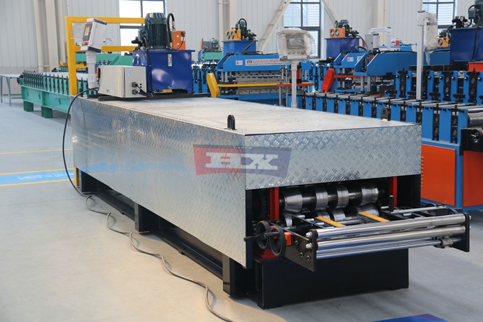 Haixing KR24 aluminum standing seam roofing machine with progressive forming rollers