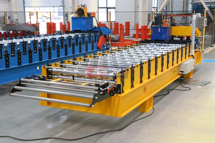 Haixing metal roofing tile making machine for customized glazed steel roof tile production