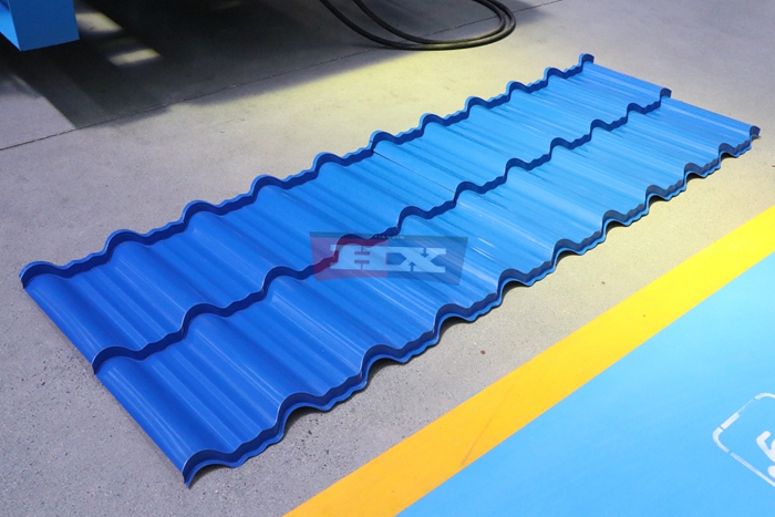 Haixing middle plate roof tile forming machine with gearbox driven forming stations