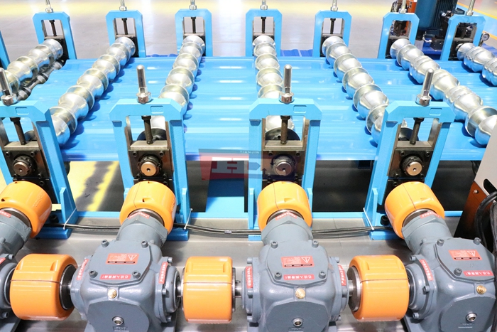 Haixing gearbox driven metal roofing tile production line for roofing sheet factories