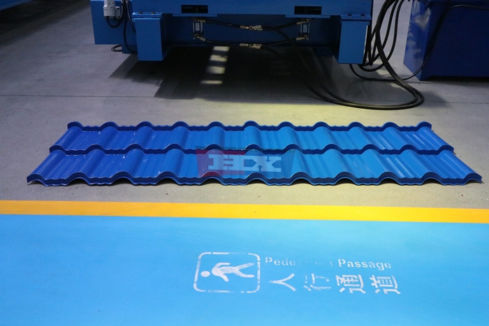 Haixing high speed glazed metal roof tile forming equipment for stepped roofing sheet production