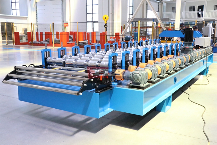 Haixing high speed metal roof tile machine with gearbox drive and middle plate forming structure