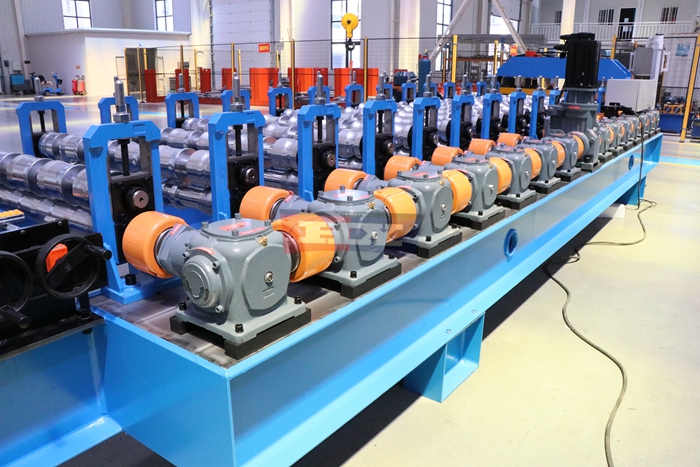 Haixing high speed roof tile roll forming machine with gearbox transmission and middle plate structure