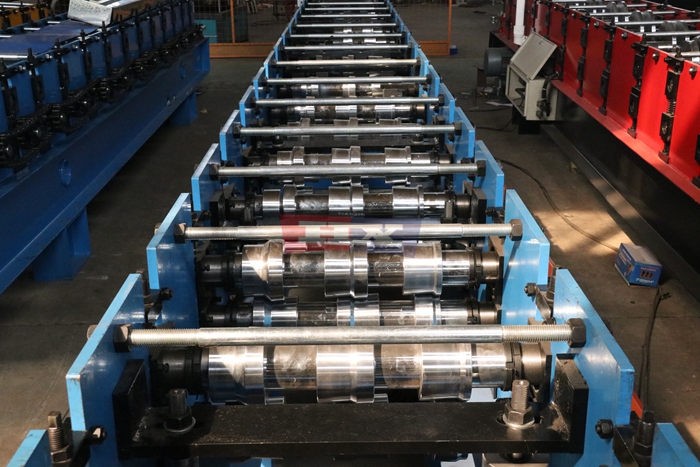 Haixing snap lock roof panel making machine for continuous metal roofing production