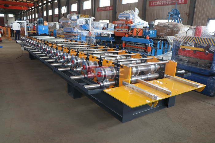 Haixing snap lock metal roofing roll forming machine for precision panel edge forming