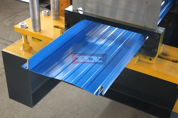 Haixing snap lock roofing machine for metal roofing panel production