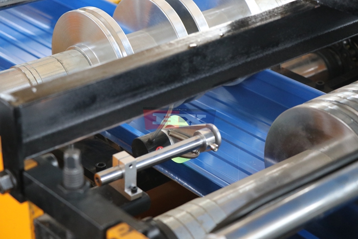 Haixing snap lock roofing roll forming equipment for precision interlocking edge profiles