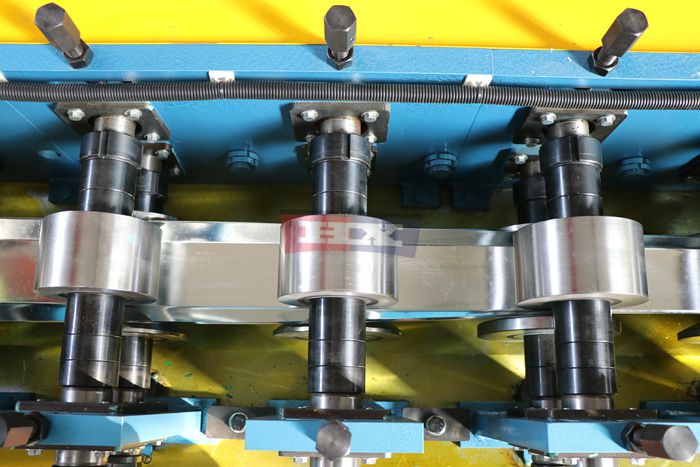 Haixing stud roll forming machine for continuous steel stud production