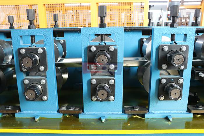 Haixing stud roll forming machine for galvanized steel stud production